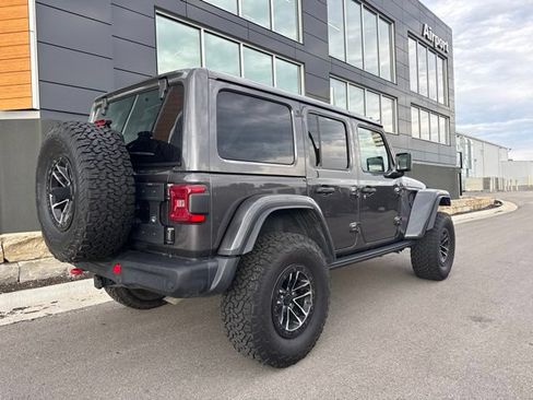 Used 2025 Jeep Wrangler Unlimited Rubicon AWD/4WD image 3