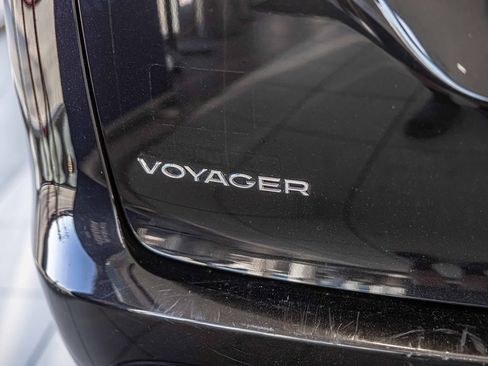 Used 2022 Chrysler Voyager LX image 17