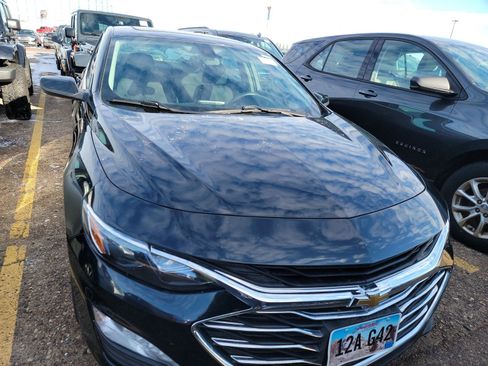 Used 2021 Chevrolet Malibu LT image 2