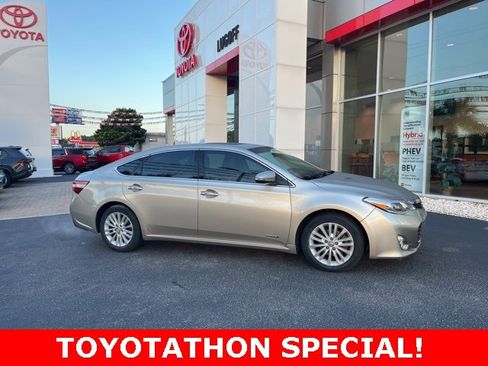 Used 2015 Toyota Avalon Limited image 2