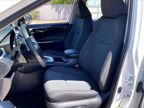 Used 2024 Toyota RAV4 XLE w/ Convenience Package FWD image 8