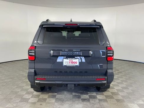 New 2026 Toyota 4Runner SR5 AWD/4WD image 12