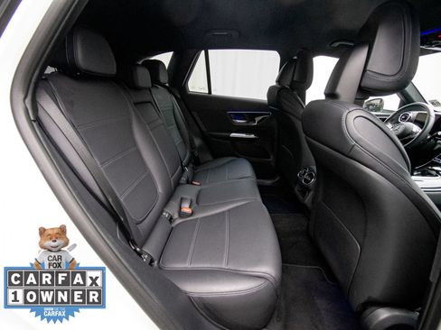 Used 2025 Mercedes-Benz GLC 300 4MATIC image 16