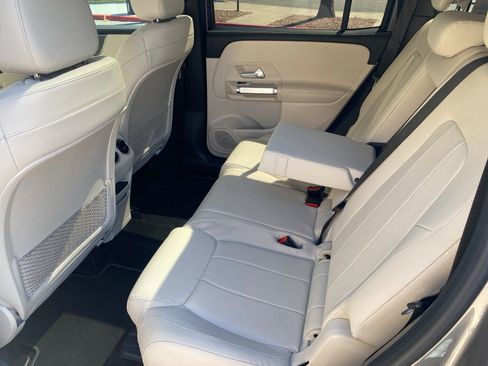 Used 2021 Mercedes-Benz GLB 250 4MATIC w/ Premium Package image 22