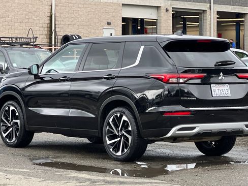 Used 2024 Mitsubishi Outlander SE image 6