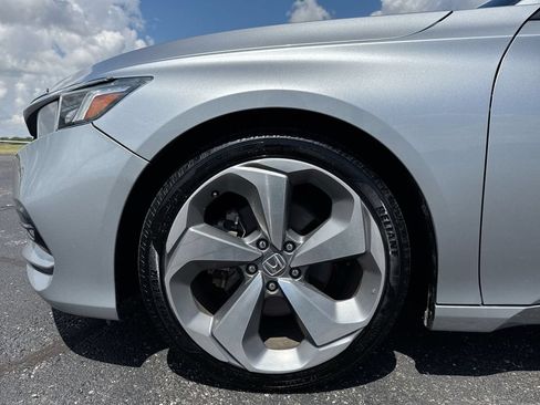 Used 2018 Honda Accord Touring image 10