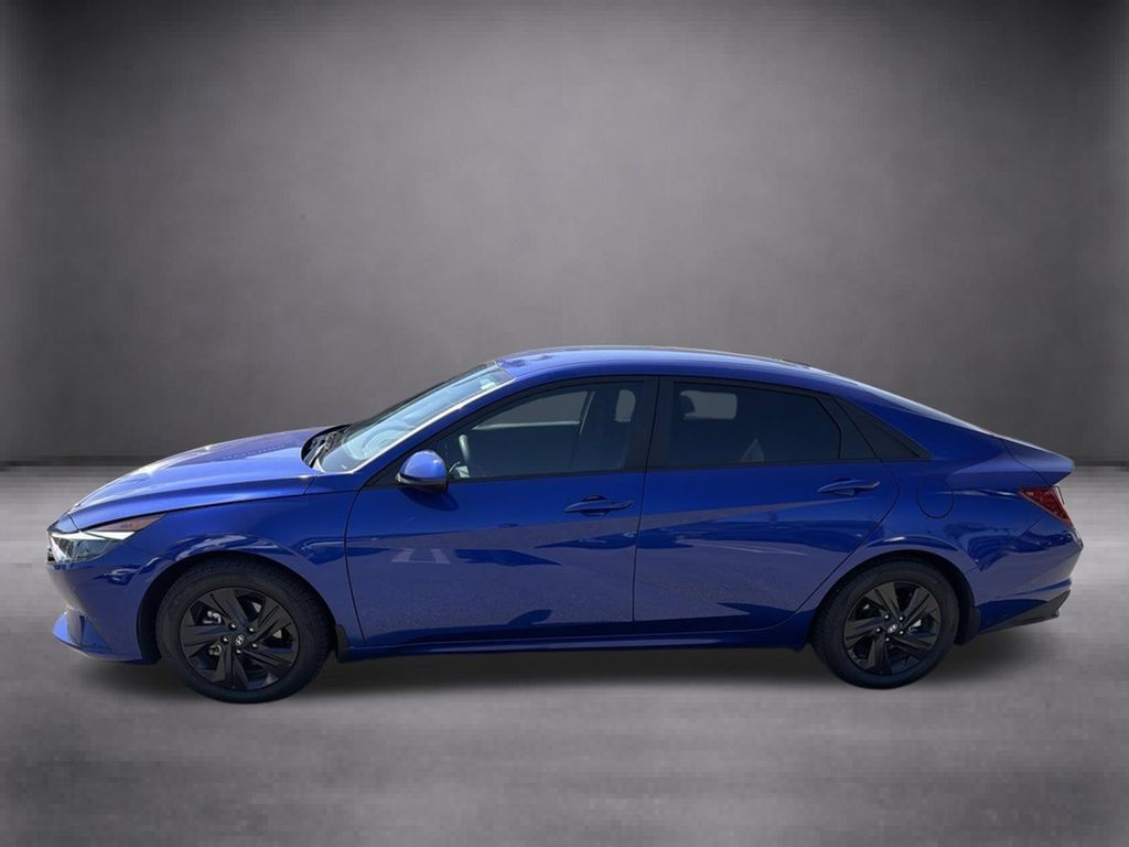 Certified 2023 Hyundai Elantra Blue FWD image 4