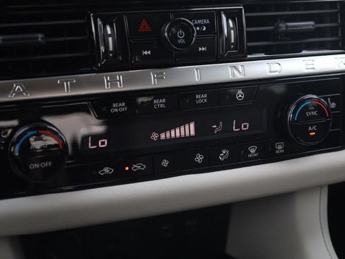 New 2026 Nissan Pathfinder SL w/ SL Premium Package AWD/4WD image 15