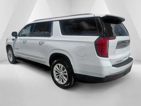 Used 2023 GMC Yukon XL SLT AWD/4WD image 5