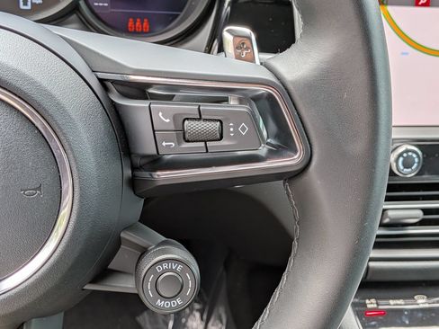 Certified 2026 Porsche Macan AWD/4WD image 9