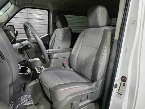Used 2018 Nissan NV 3500 SV image 15