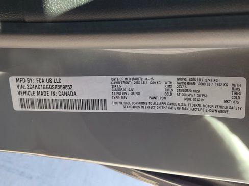 Used 2025 Chrysler Pacifica Limited FWD image 21