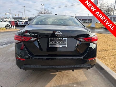 Certified 2025 Nissan Sentra SV image 5