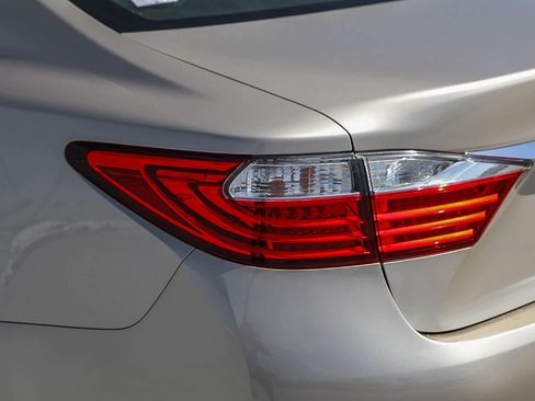 Used 2013 Lexus ES 350 4dr Sdn w/ Premium Pkg image 9