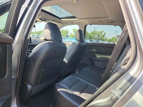 Used 2021 Nissan Rogue SV w/ Premium Package AWD/4WD image 10