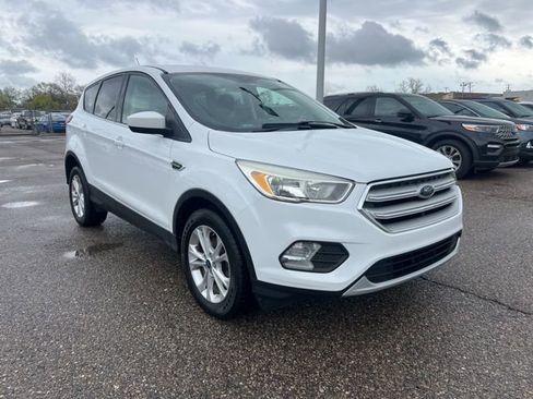 Certified 2019 Ford Escape SE image 3