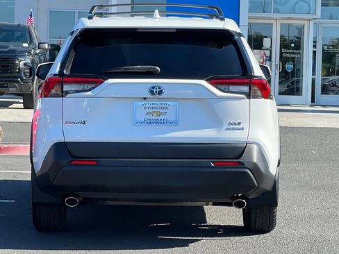 Used 2021 Toyota RAV4 XLE w/ XLE Grade Weather Package AWD/4WD image 6