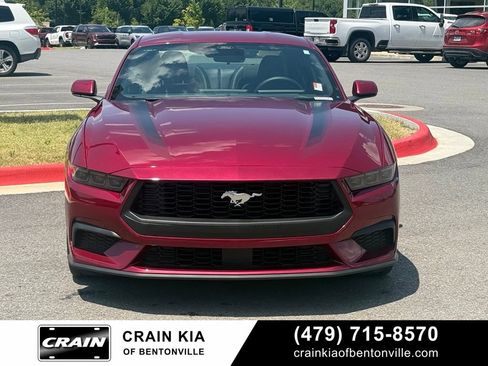 Used 2025 Ford Mustang Coupe RWD image 2