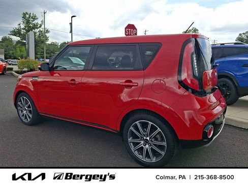 Used 2017 Kia Soul ! w/ Tech Package FWD image 7