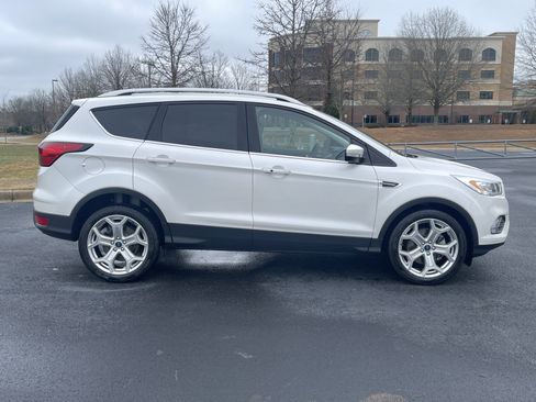 Used 2019 Ford Escape Titanium image 10