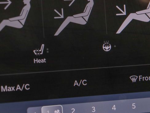 Used 2023 Chrysler Pacifica Touring-L image 21