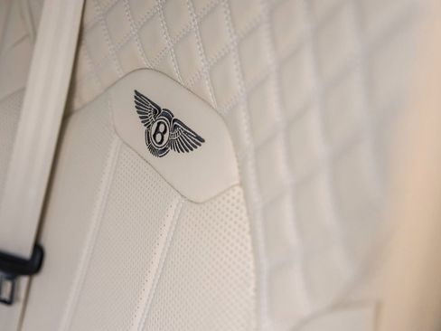 Used 2021 Bentley Bentayga AWD/4WD image 44