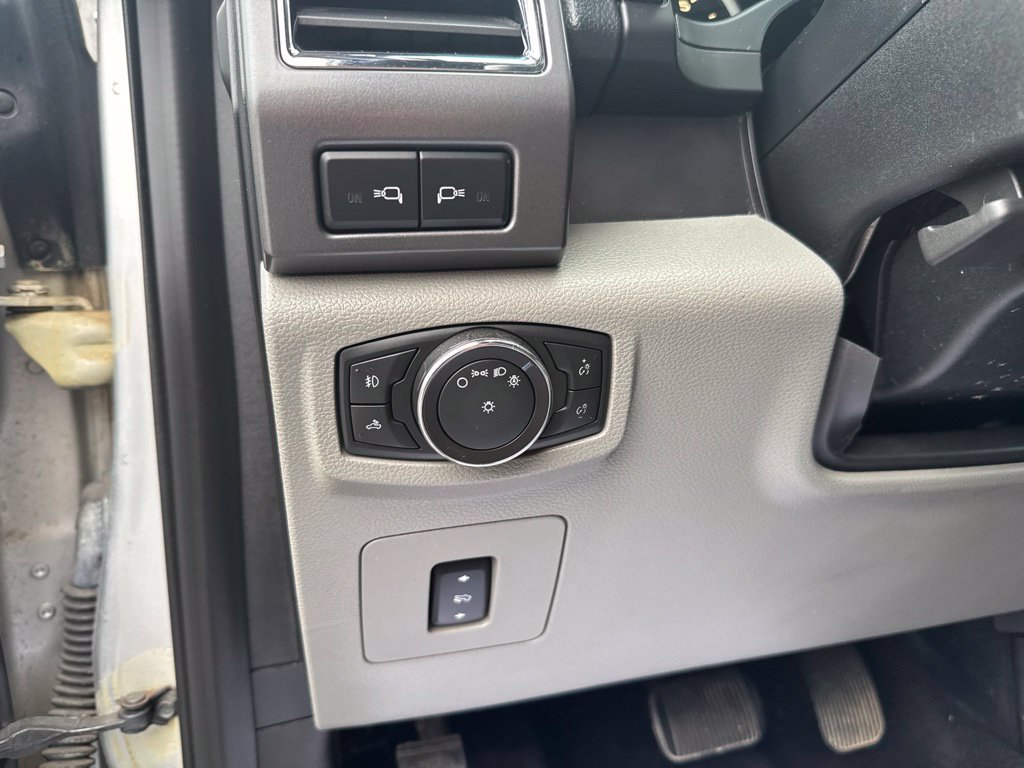 Used 2016 Ford F150 XLT w/ Equipment Group 302A Luxury AWD/4WD image 30