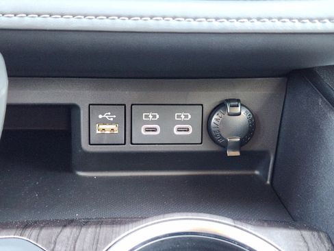 Used 2025 Toyota Highlander Platinum image 23