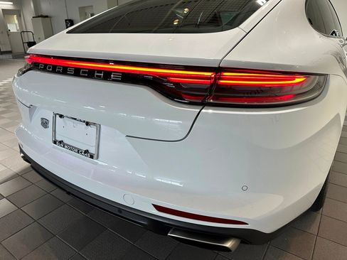 Used 2022 Porsche Panamera 4 AWD/4WD image 33