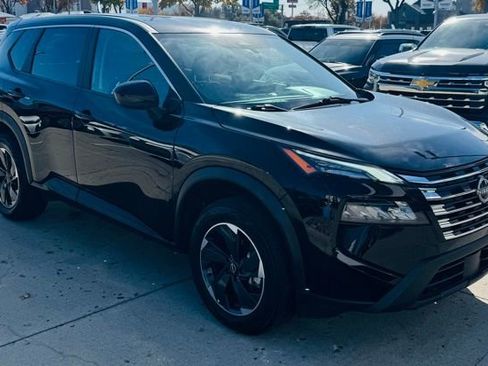 Used 2024 Nissan Rogue SV image 1