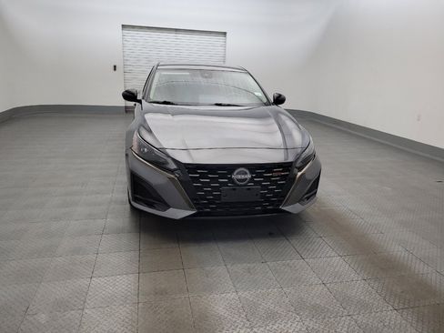 Used 2023 Nissan Altima 2.5 SR FWD image 14