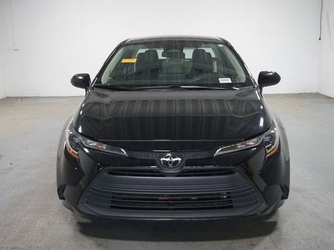 Used 2024 Toyota Corolla LE FWD image 2