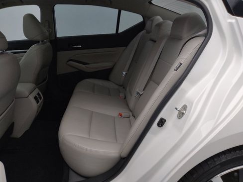 Used 2020 Nissan Altima 2.5 Platinum image 18