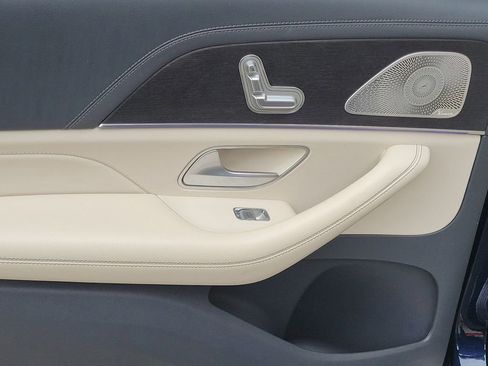 Used 2020 Mercedes-Benz GLS 450 GLS 450 w/ Convenience Package image 15