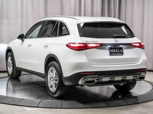 Certified 2025 Mercedes-Benz GLC 300 image 2