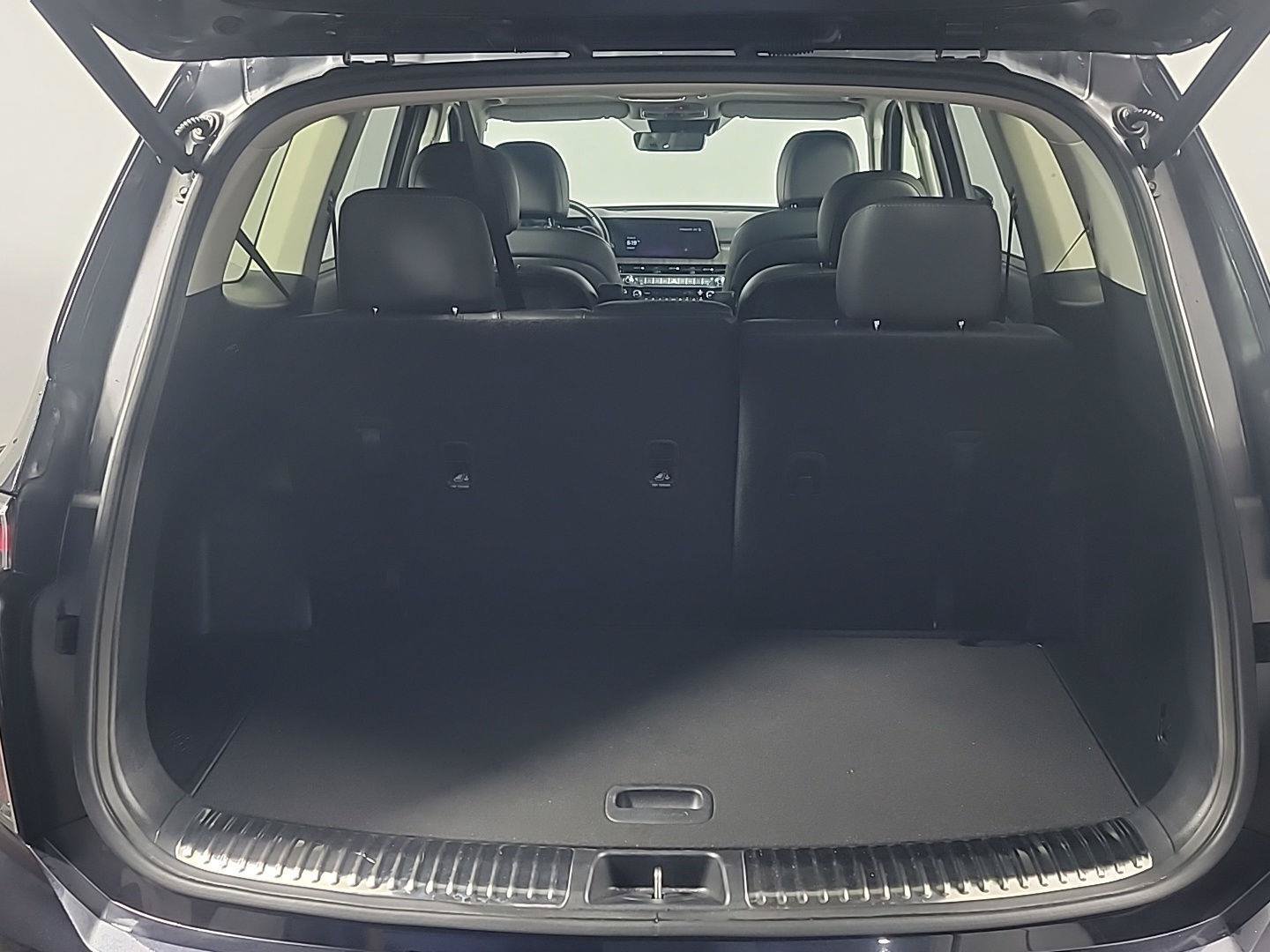 Used 2025 Kia Telluride SX w/ SX Captain's Chair Package AWD/4WD image 7