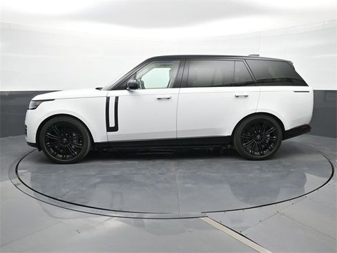 Used 2023 Land Rover Range Rover Long Wheelbase SE image 2