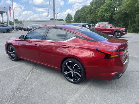 Certified 2023 Nissan Altima 2.5 SR FWD image 3