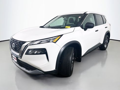 Used 2023 Nissan Rogue S AWD/4WD image 3