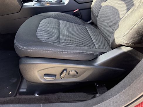 Used 2017 Ford Explorer XLT image 28