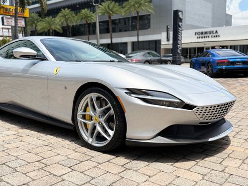 Used 2022 Ferrari Roma RWD image 5