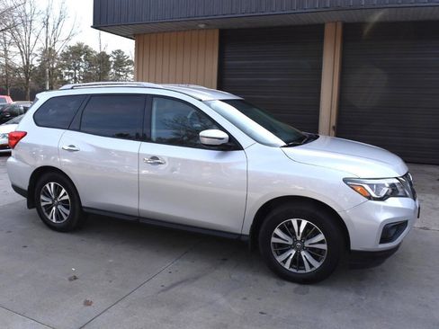 Used 2017 Nissan Pathfinder S image 15