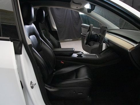 Used 2022 Tesla Model Y Performance image 16