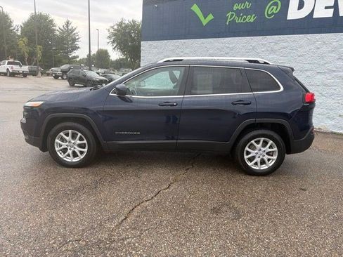 Used 2015 Jeep Cherokee Latitude AWD/4WD image 2