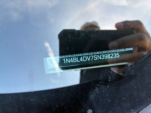 Used 2025 Nissan Altima 2.5 SV FWD image 24