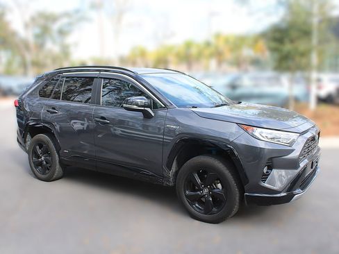 Used 2019 Toyota RAV4 XSE image 15