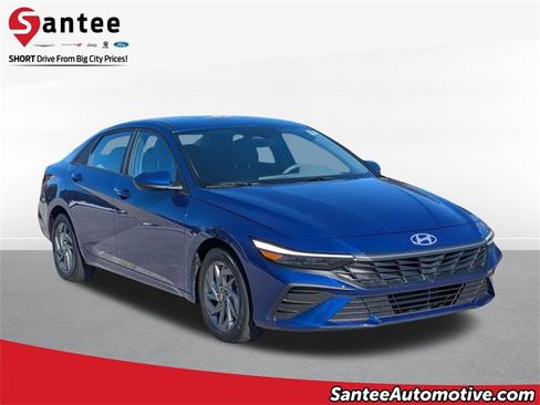 Used 2024 Hyundai Elantra SEL image 1