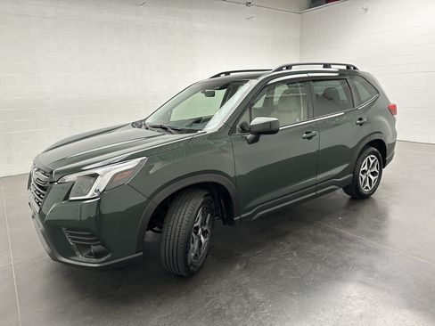 Used 2023 Subaru Forester Premium AWD/4WD image 4