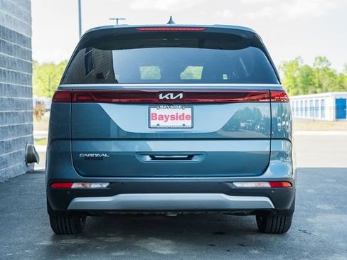Used 2024 Kia Carnival EX FWD image 7