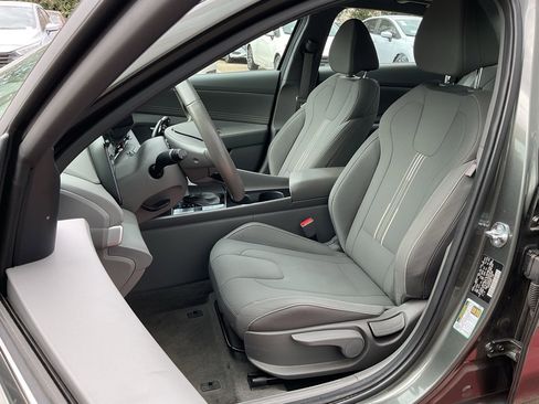 Used 2025 Hyundai Elantra SEL image 14